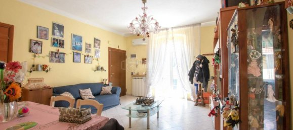 Apartamento de 3 dormitorios en Genoa, Italy No. 174084 4