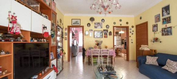 Apartamento de 3 dormitorios en Genoa, Italy No. 174084 2