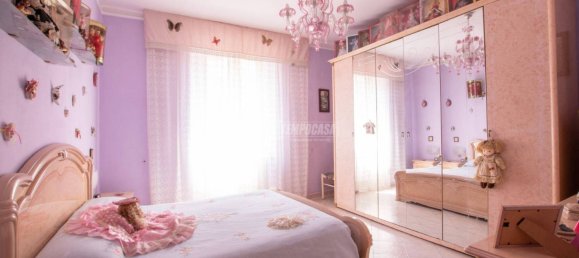 Apartamento de 3 dormitorios en Genoa, Italy No. 174084 9
