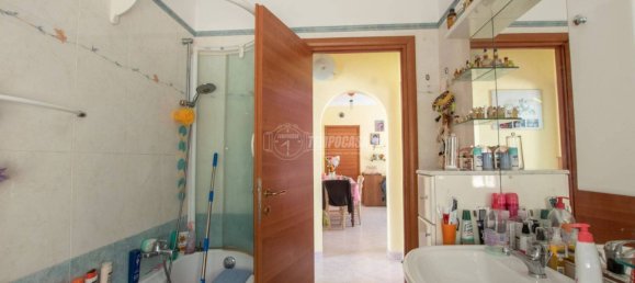 Apartamento de 3 dormitorios en Genoa, Italy No. 174084 26
