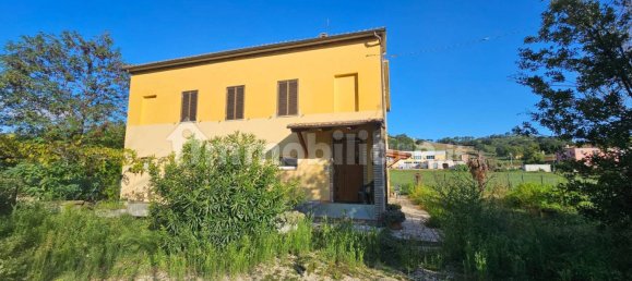 3 bedrooms House in San Severino Marche, Italy No. 109863 5