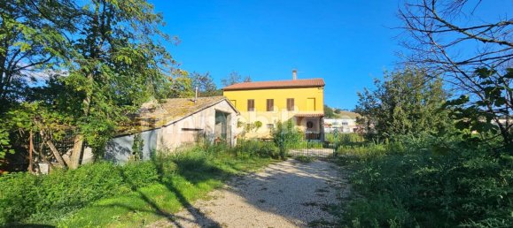 3 bedrooms House in San Severino Marche, Italy No. 109863 6