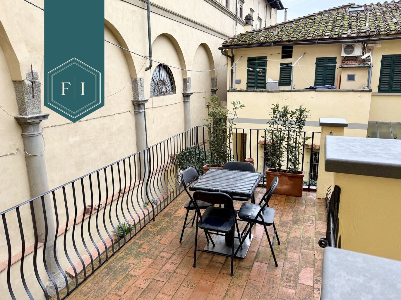 3 rooms Apartment in Florence, Italy No. 117060