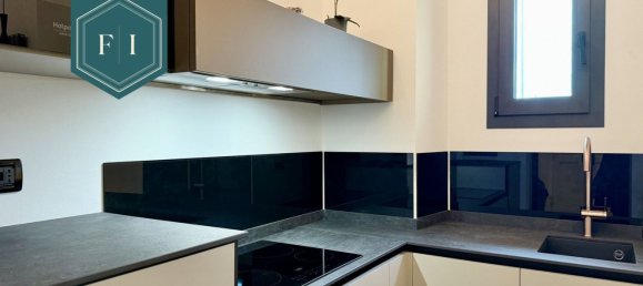 3 rooms Apartment in Florence, Italy No. 117060 2