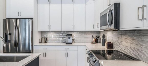 2 bedrooms House in British Columbia, Canada No. 1202 4