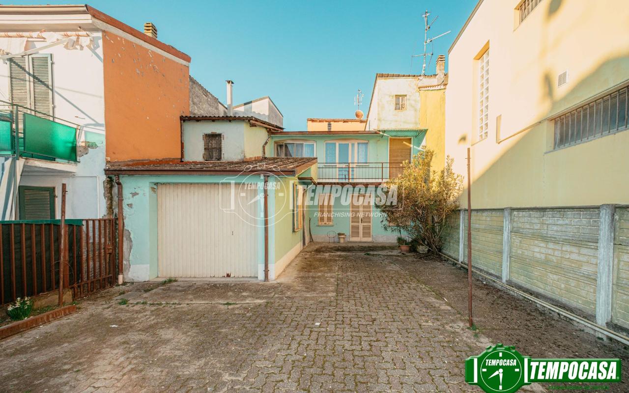 Casa de 4 divisões em Lungavilla, Italy N.º 153784