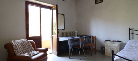 4 bedrooms Apartment in Siena, Italy No. 70885 9