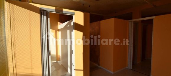 Коммерческая недвижимость с 1 комнатой в Порденоне, Италия № 80430 2