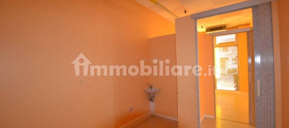 Коммерческая недвижимость с 1 комнатой в Порденоне, Италия № 80430 5
