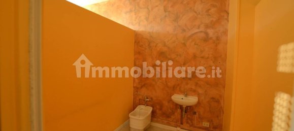 Коммерческая недвижимость с 1 комнатой в Порденоне, Италия № 80430 3