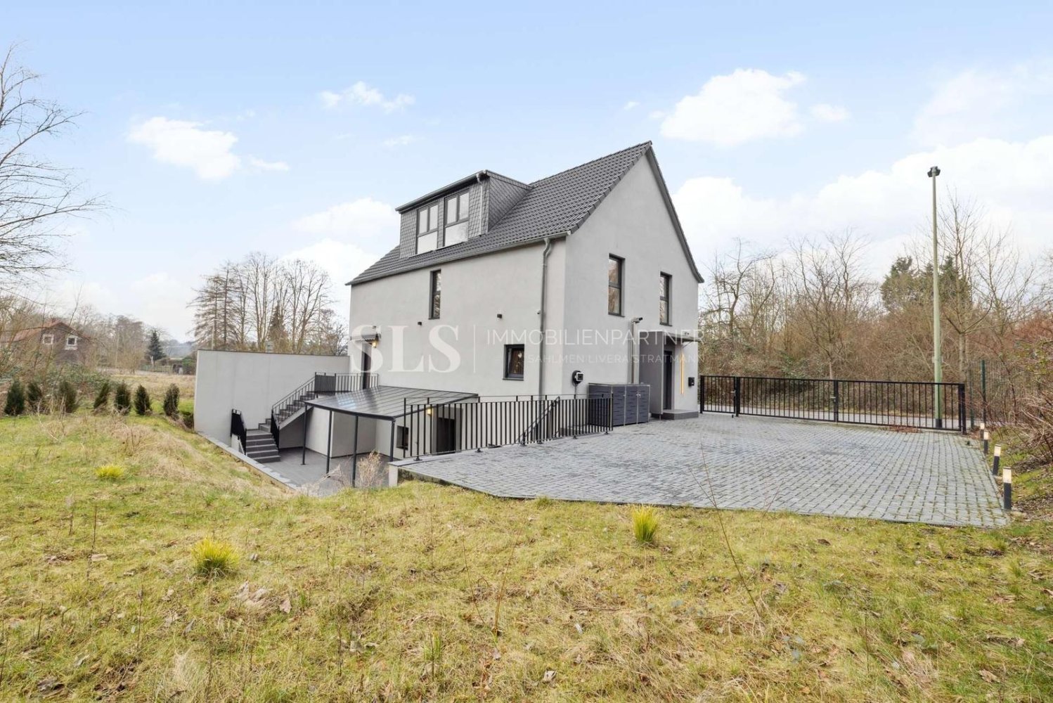 5 bedrooms House in Essen, Germany No. 50121