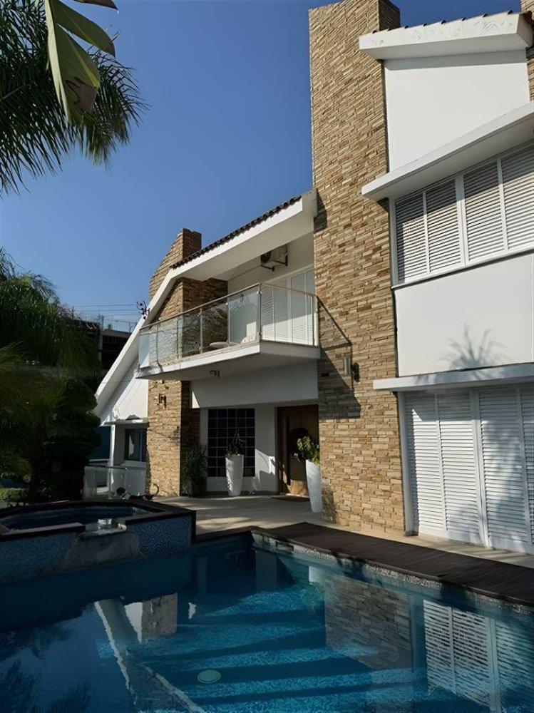 6 bedrooms House in Limassol, Cyprus No. 16623