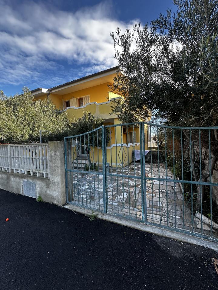 Квартира с 3 комнатами в Позада, Италия № 237718