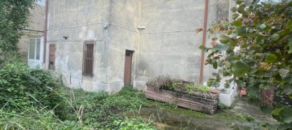 5 bedrooms House in Carrara, Italy No. 48169 3