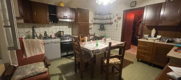 5 bedrooms House in Carrara, Italy No. 48169 9