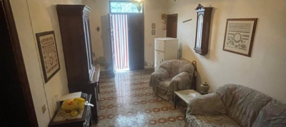 5 bedrooms House in Carrara, Italy No. 48169 8