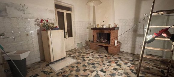 5 bedrooms House in Carrara, Italy No. 48169 10