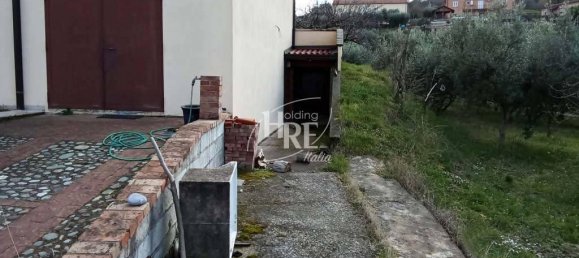 6 rooms Villa in Castrolibero, Italy No. 37008 5