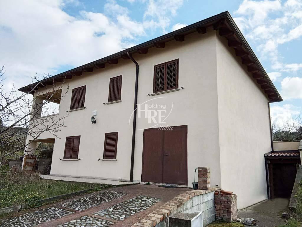 6 rooms Villa in Castrolibero, Italy No. 37008