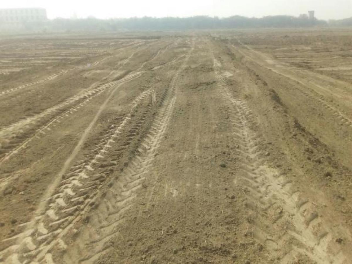  Land in Mathura, India No. 40607