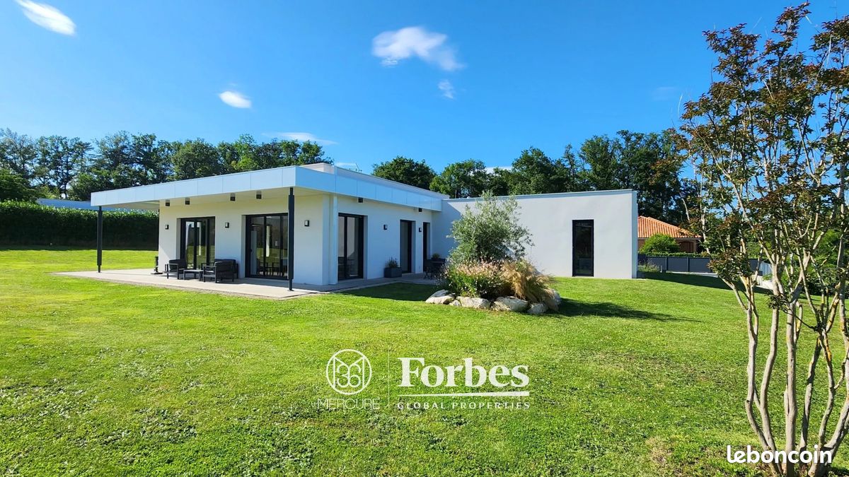 4 bedrooms Villa in Vichy, France No. 208177