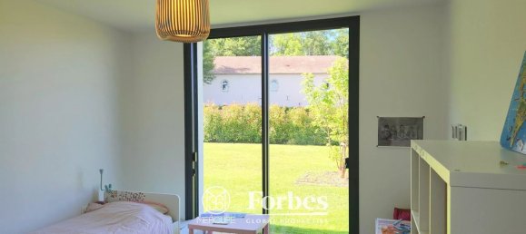 4 bedrooms Villa in Vichy, France No. 208177 7