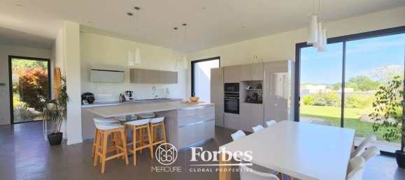 4 bedrooms Villa in Vichy, France No. 208177 5