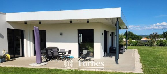 4 bedrooms Villa in Vichy, France No. 208177 2