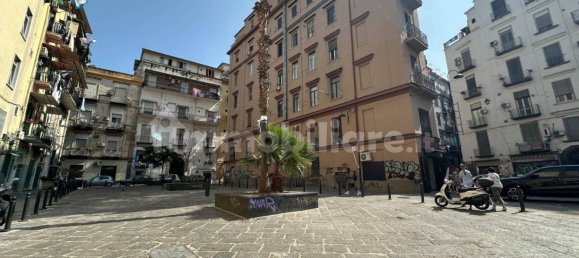 2 rooms Commercial property in Naples, Italy No. 328990 2