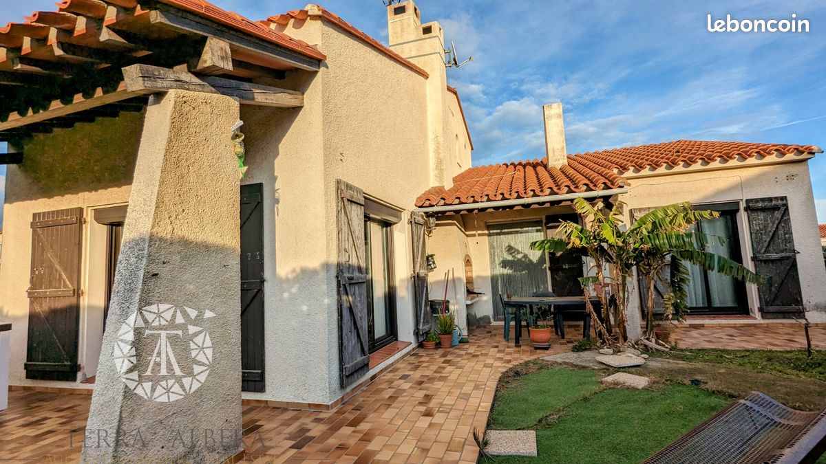 Villa de 3 dormitorios en Saint-Andre, France No. 342228