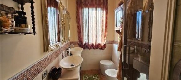 5 rooms Apartment in Empoli, Italy No. 31644 10