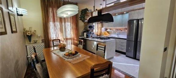 5 rooms Apartment in Empoli, Italy No. 31644 4