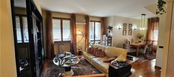 5 rooms Apartment in Empoli, Italy No. 31644 3