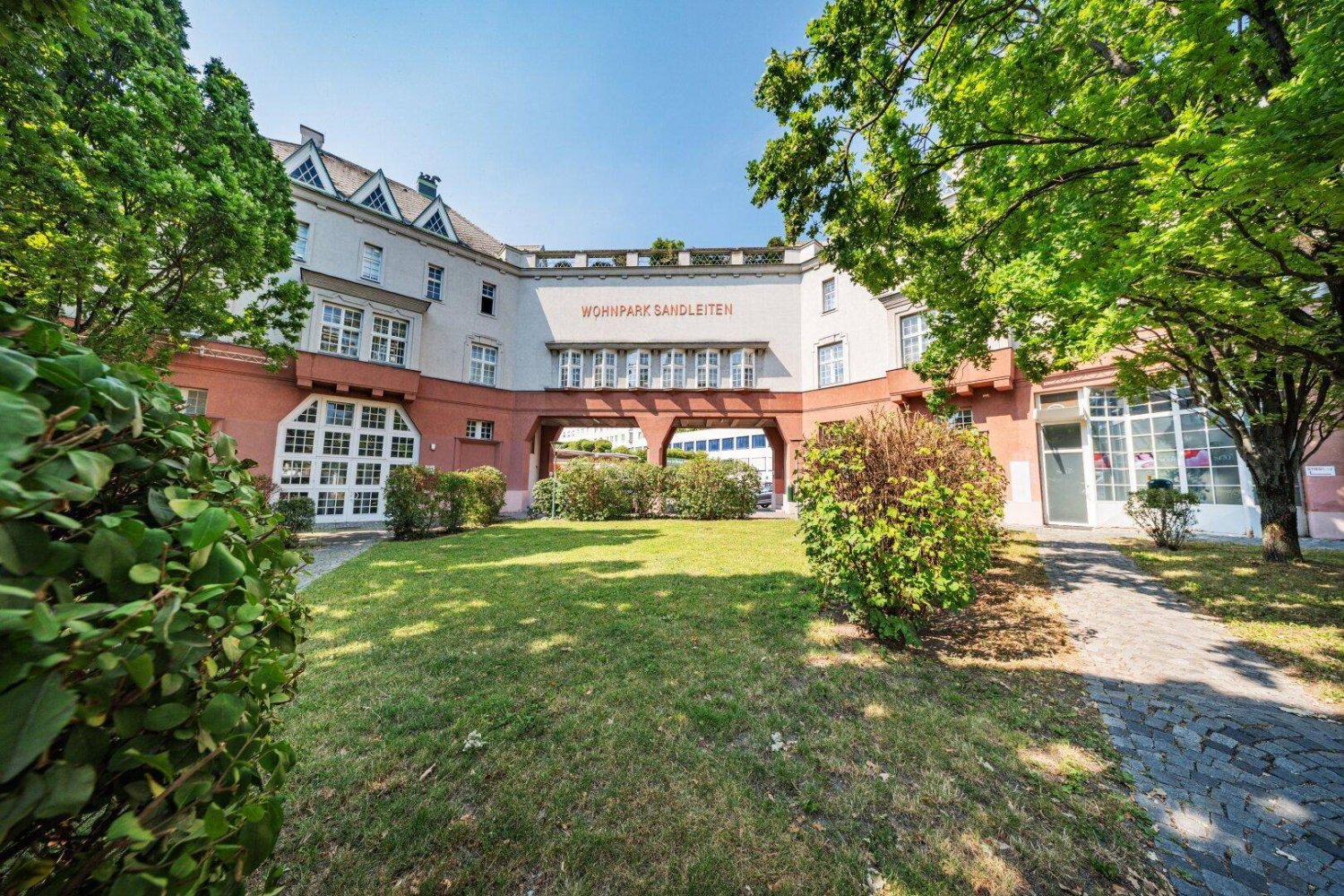 Квартира с 3 комнатами в Оттакринг, Австрия № 177529