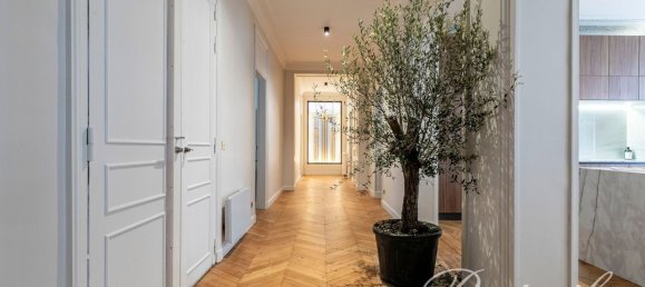 5 bedrooms Apartment in Paris, France No. 292046 9