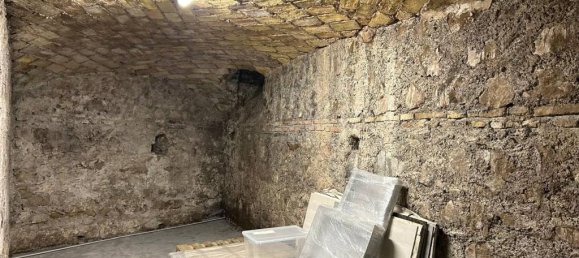 28m² Warehouse in Rome, Italy No. 72840 9