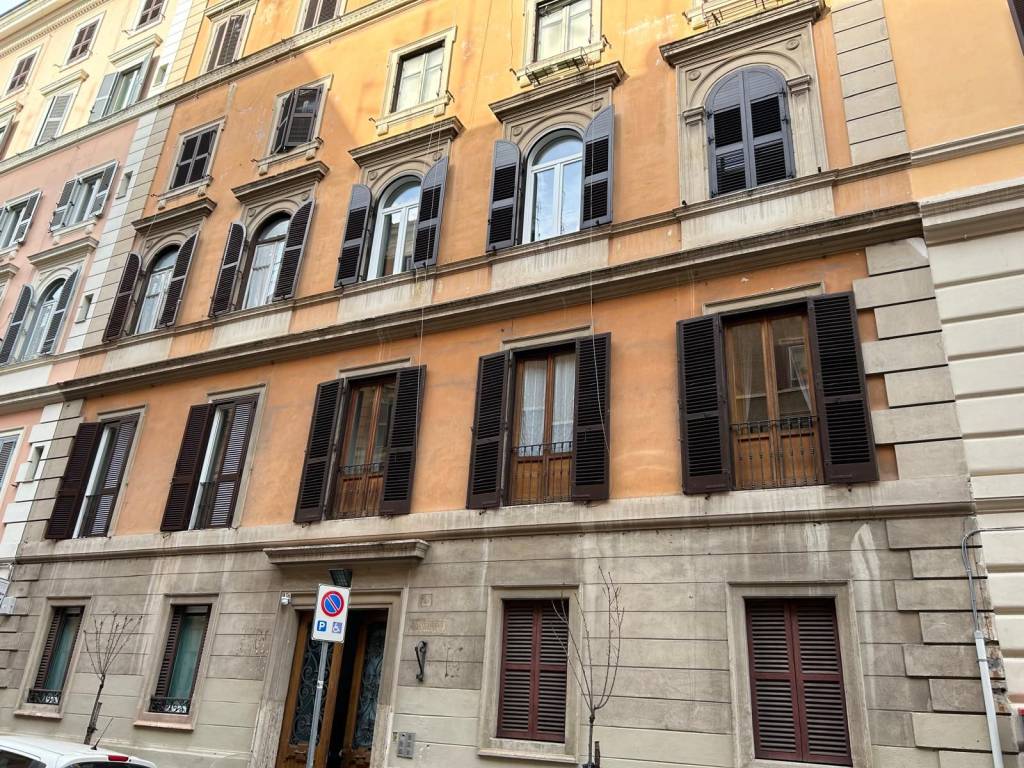 28m² Warehouse in Rome, Italy No. 72840