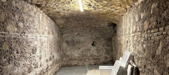 28m² Warehouse in Rome, Italy No. 72840 5