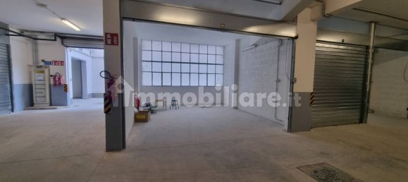 28m² Garage in Rome, Italy No. 73944 2