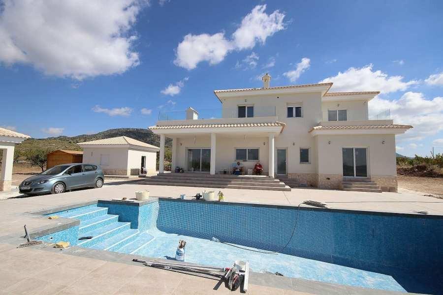 Villa de 4 dormitorios en Pinoso, Spain No. 290078