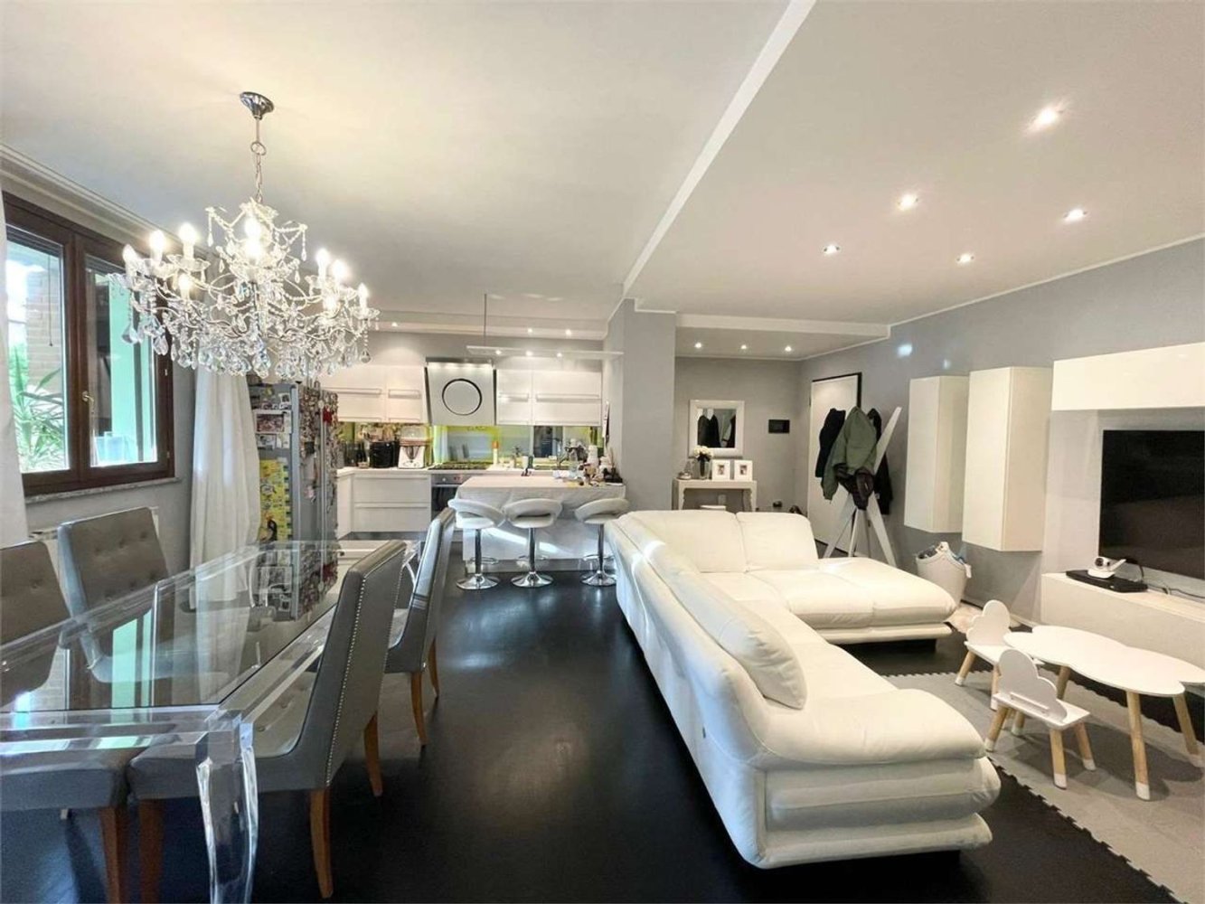 Apartamento de 4 habitaciónes en Castellarano, Italy No. 7448