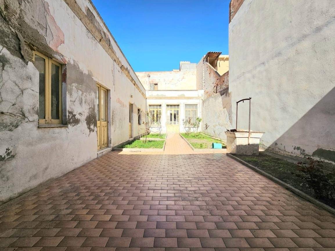 Дом с 5 комнатами в Куарту Сант'Элена, Италия № 177715