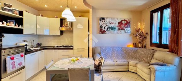 3 rooms Apartment in Prato, Italy No. 306468 10