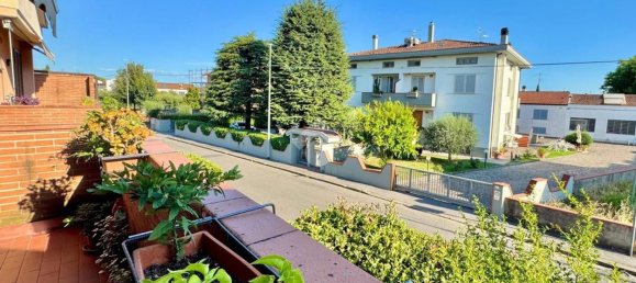 3 rooms Apartment in Prato, Italy No. 306468 5