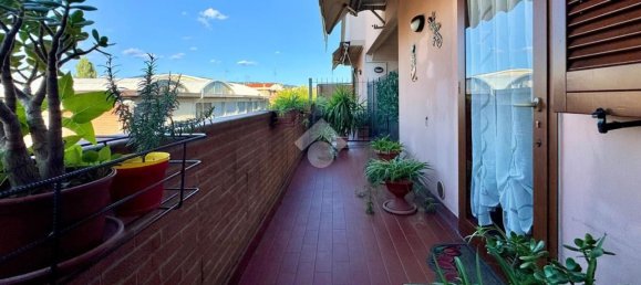 3 rooms Apartment in Prato, Italy No. 306468 8