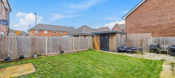 3 bedrooms House in Farnham, United Kingdom No. 1024 5