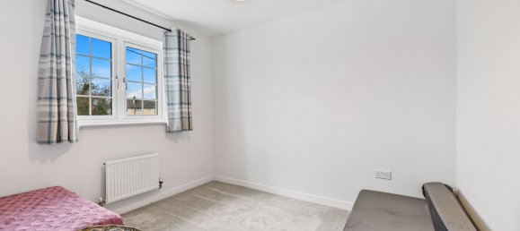 3 bedrooms House in Farnham, United Kingdom No. 1024 12