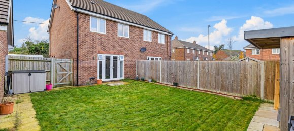 3 bedrooms House in Farnham, United Kingdom No. 1024 14