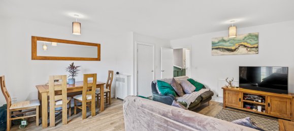 3 bedrooms House in Farnham, United Kingdom No. 1024 9