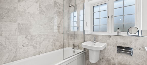 3 bedrooms House in Farnham, United Kingdom No. 1024 13